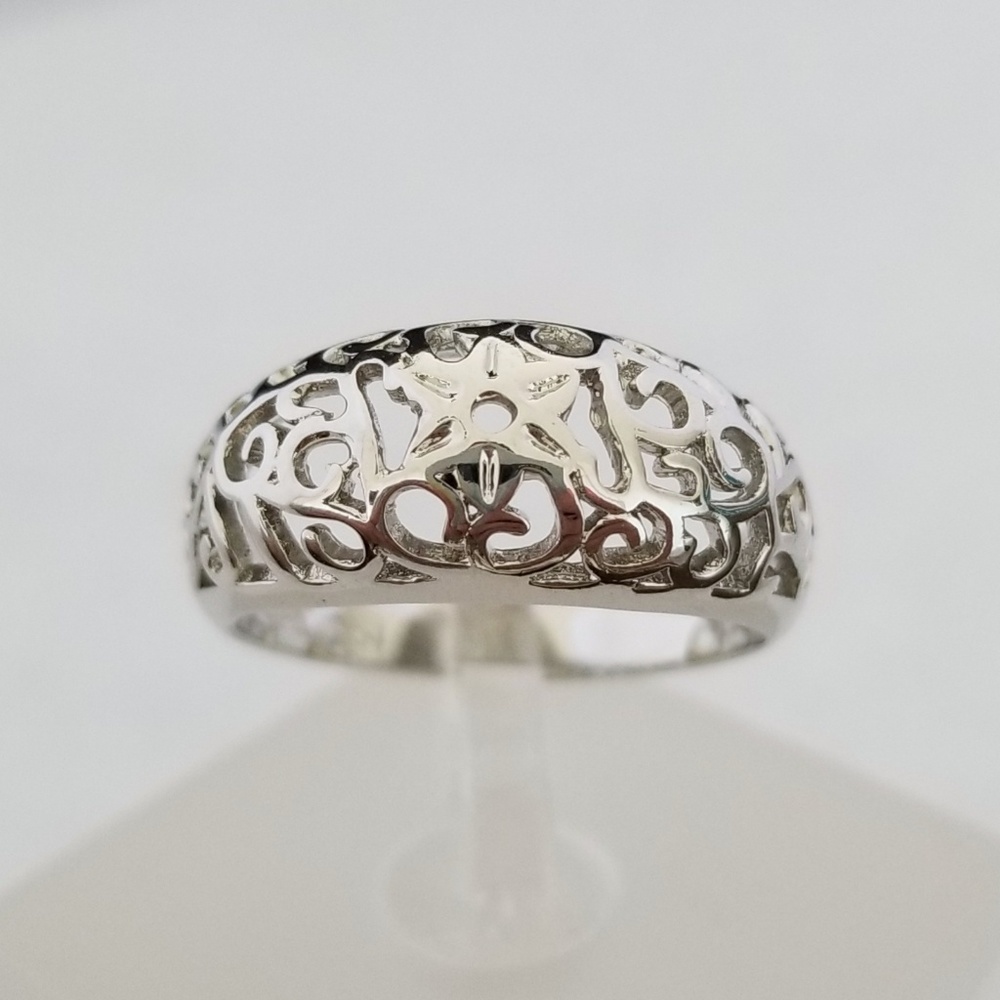 HOST PICK!!! 🎉 Scroll Design 18k White Gold Band